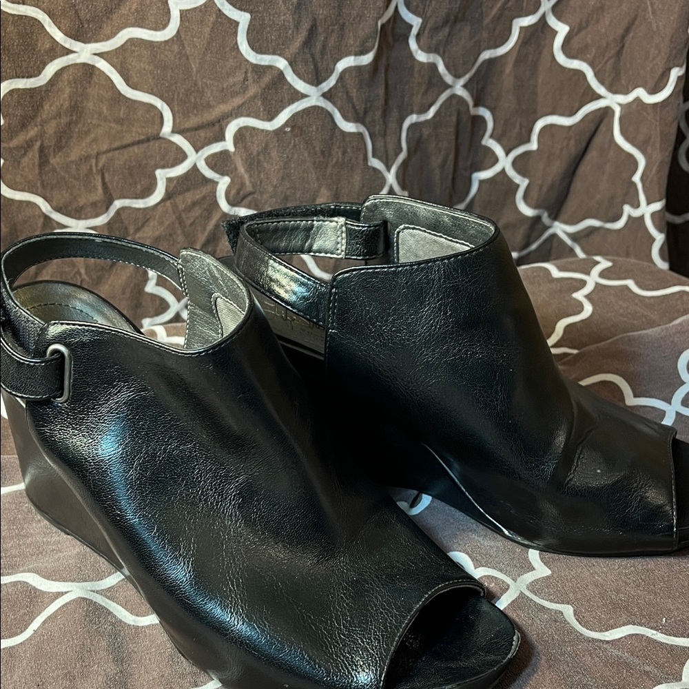 Life Stride Black Wedge Heel Sandals